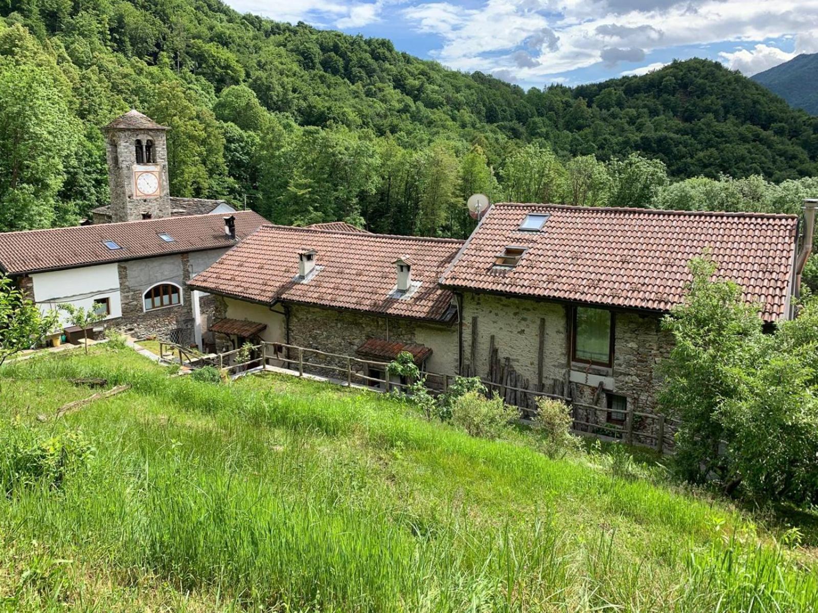 Affittacamere Montagne Verdi Varallo Eksteriør billede